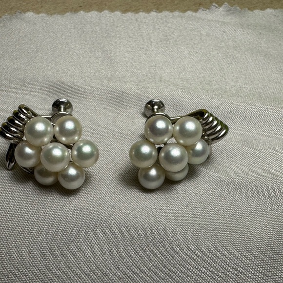 Mikimoto 7p silver earrings - Picture 2 of 5